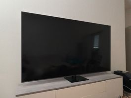 Fernseher OLED 85 Zoll mit Standfuss (Samsung QE85Q70B)