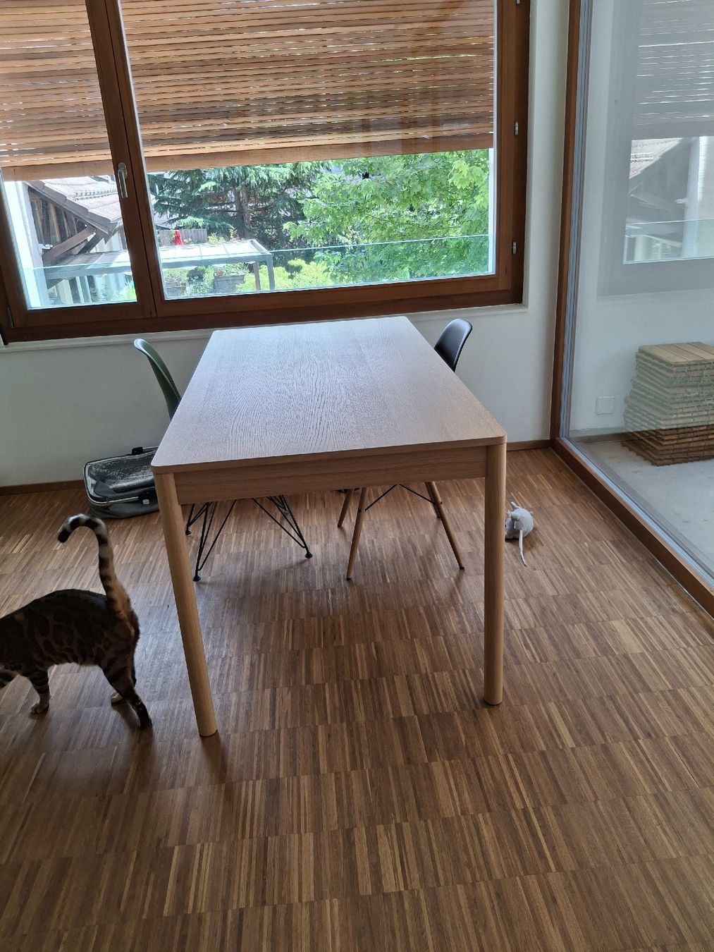 Tables: Tisch, Eichenfurnier – D'occasion à Basel par ele_9bm9 1