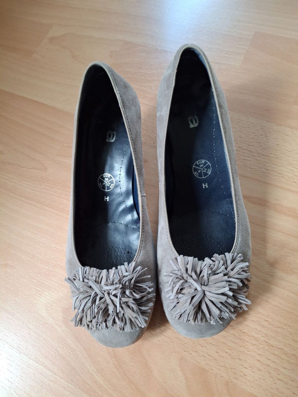 Ara Damenschuhe: Graue Pumps mit Fransen, Gr. 39 , von Ara! – Gebraucht aus St. Gallen von ram_jb2y