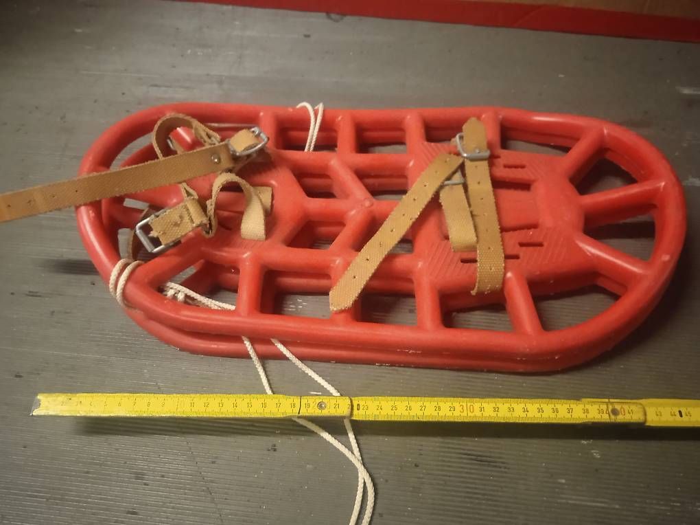 Scarpe da uomo: Schneeschuhe aus Kunststoff, rot, gebraucht – Usato da Basel venduto da Petergunn