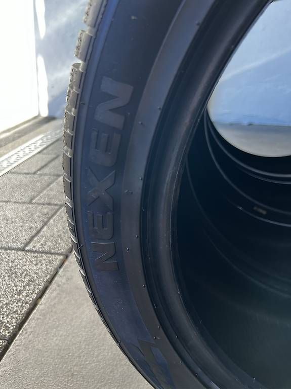 Altro in Scrittura & Disegno: 235/45 R20 Winterreifen – Usato da Sursee venduto da gas_8n5t 2