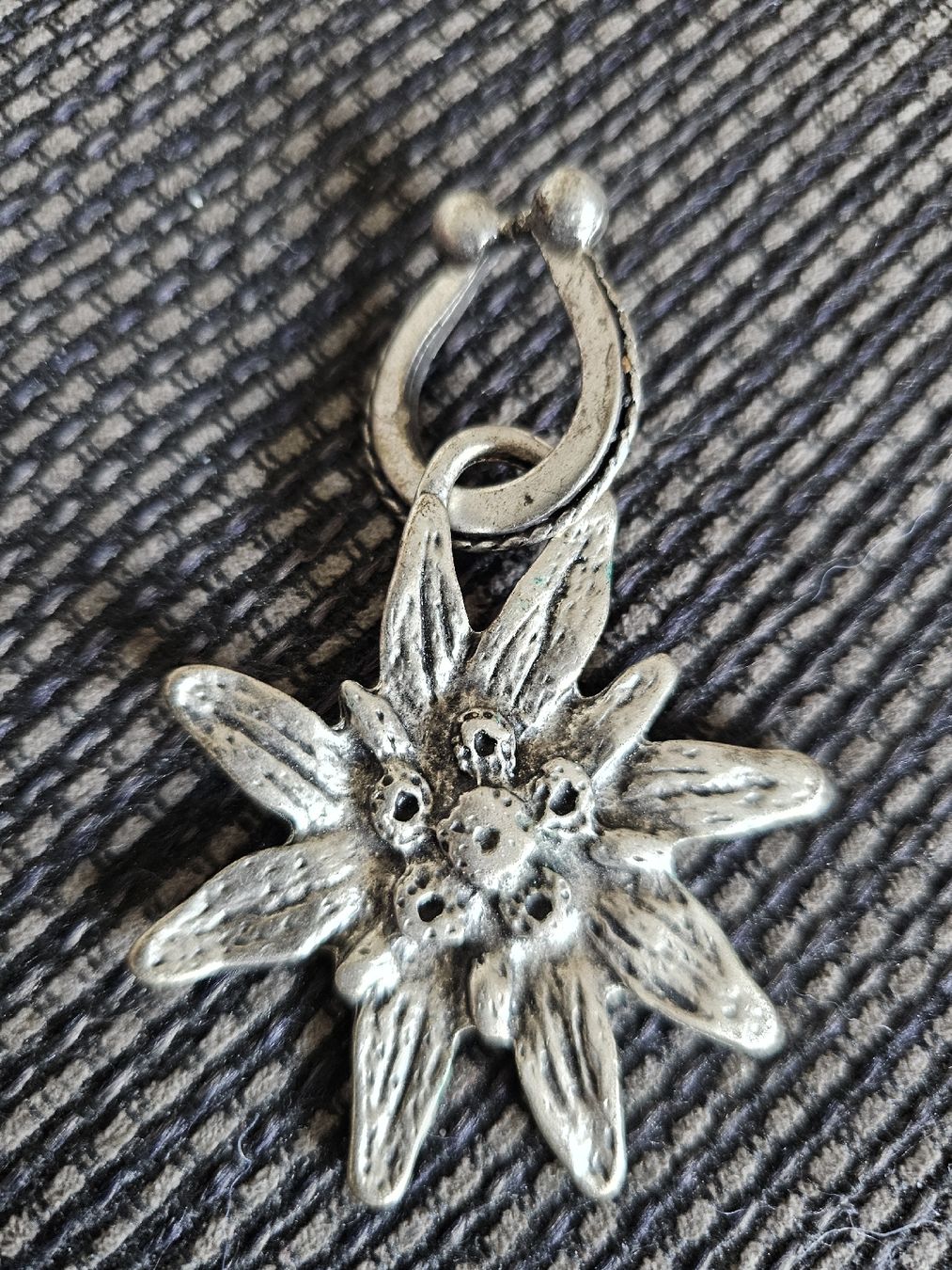 Pendentifs: Edelweiss Anhänger Vintage Modeschmuck – D'occasion à Rothrist par Gipsyone