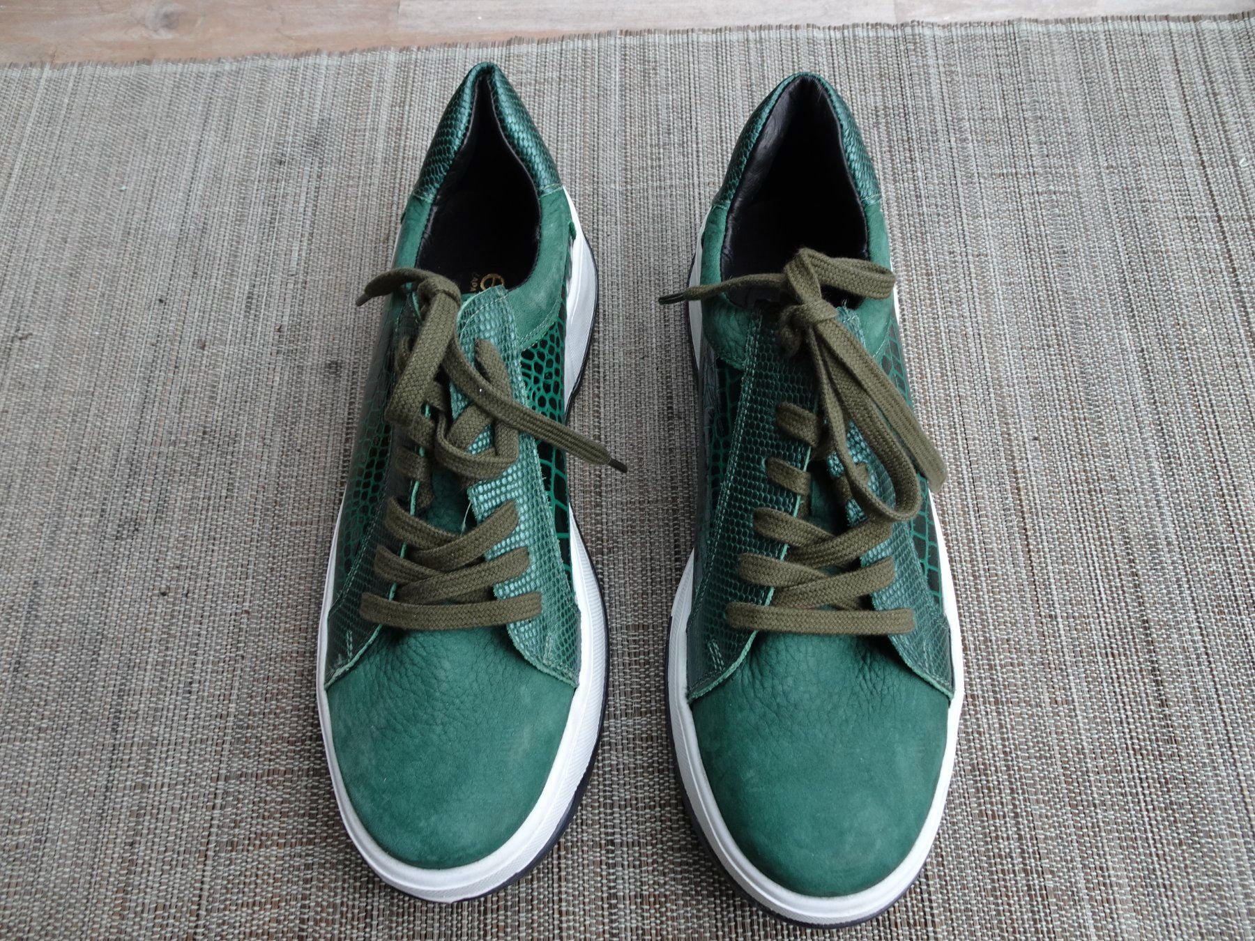 Emma Hope Damenschuhe: Neuwertige EMMA Spanien Sneaker Gr. 40 - 425189 – Gebraucht aus Küssnacht am Rigi von Schuhe-Secondhand 1