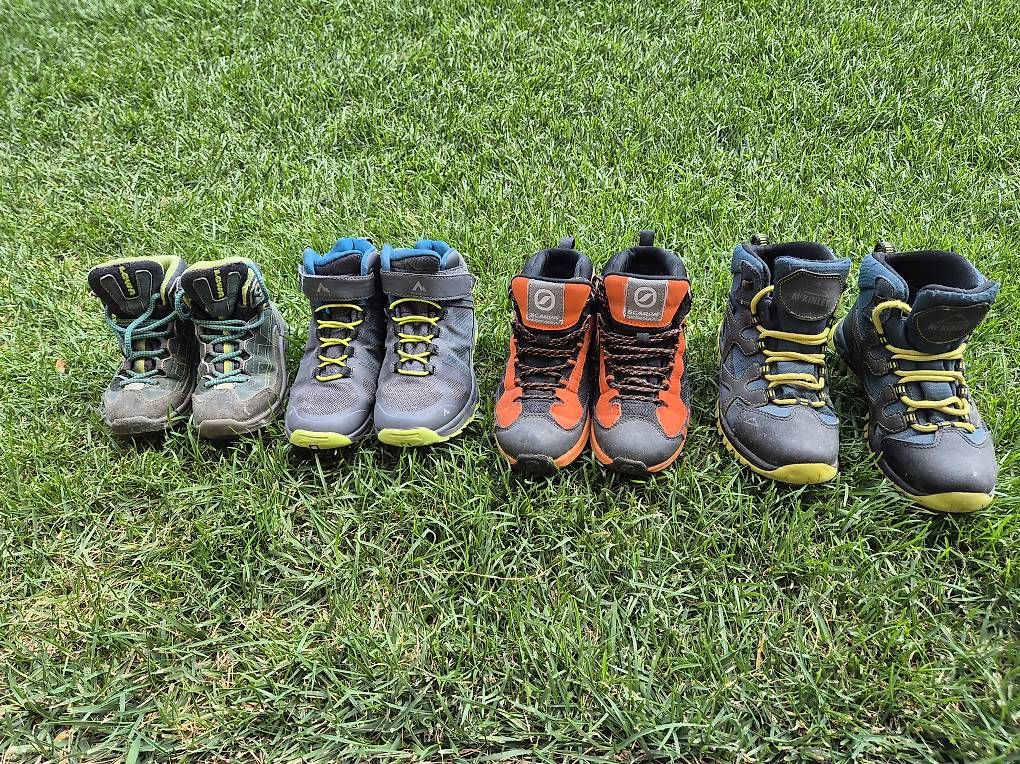 Scarpe per ragazzi: Scarponcini da trekking per bambini – Usato da Gravesano venduto da ser_j82r