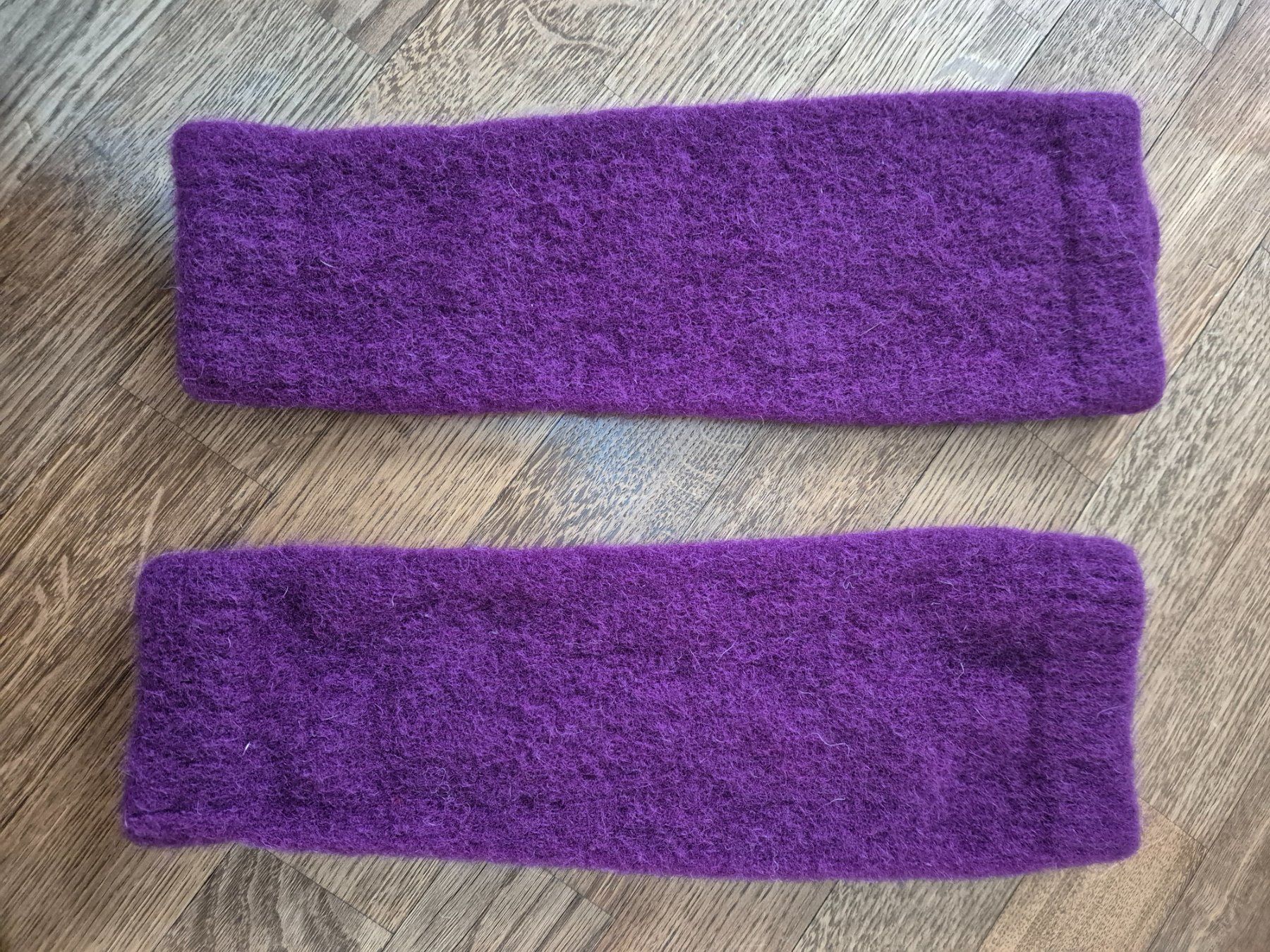Chaussettes: Handknitted 100% wool purple leg warmers – D'occasion à Zürich par monadiederich