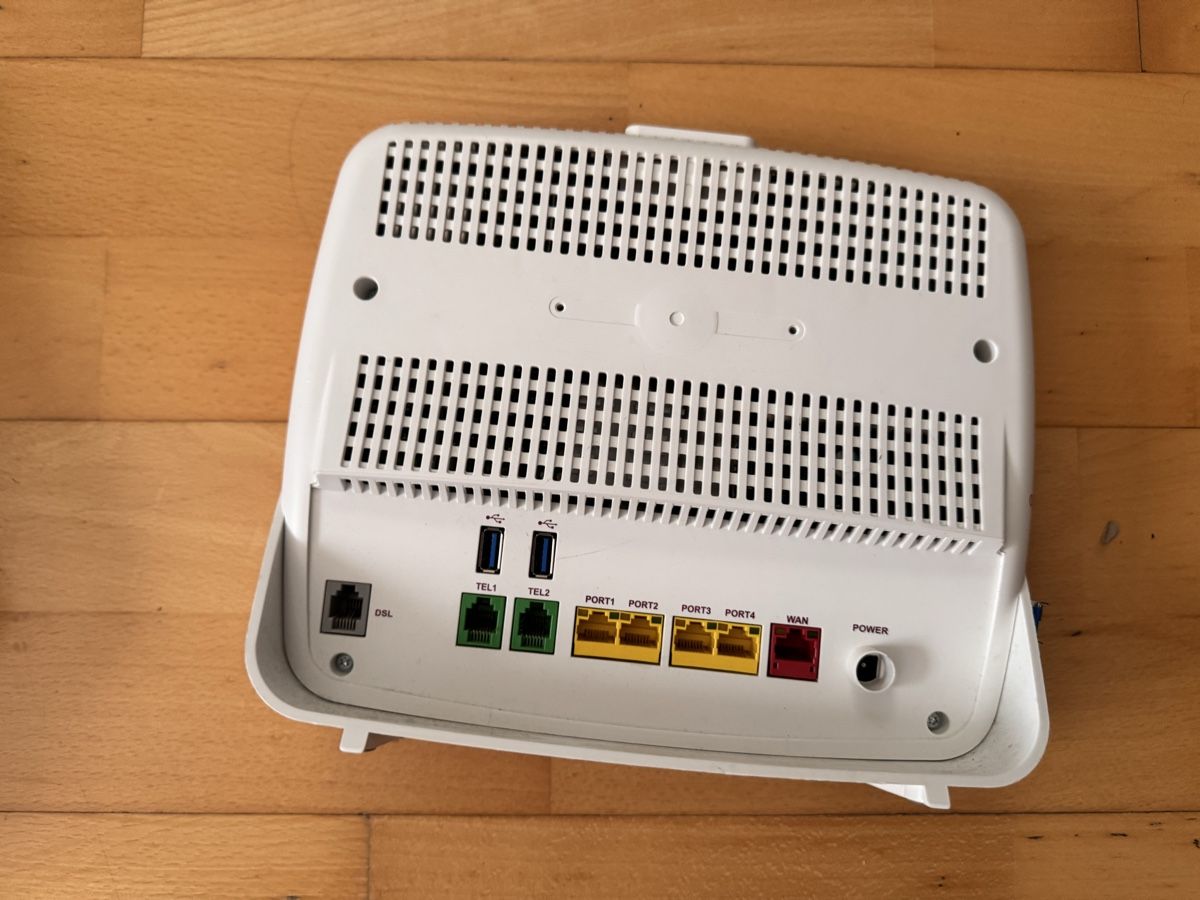 Sunrise Modems & Router: Sunrise Internetbox from Sagecom   – Gebraucht aus Zürich von Tralalaln 1