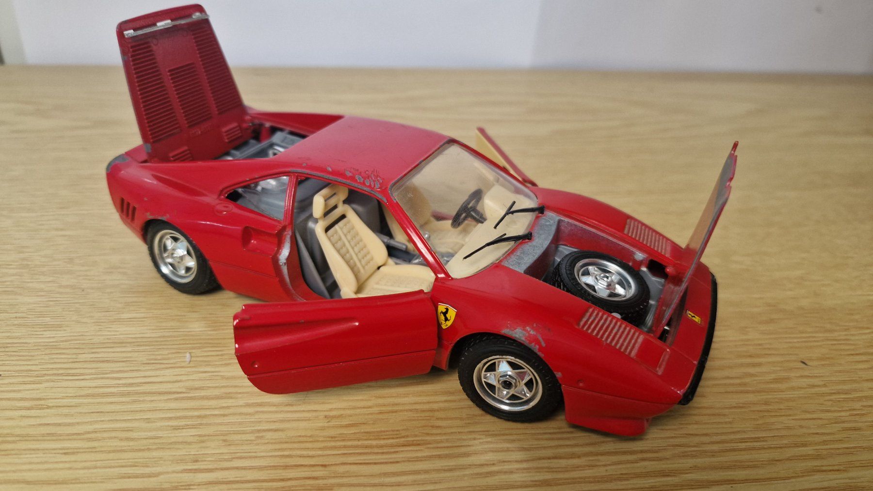 Bburago Voitures modèles: Ferrari Testarossa Modellauto Türen beweglich – D'occasion à Weisslingen par and-lo73