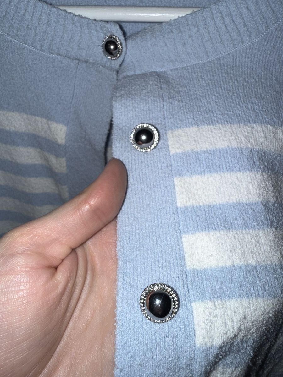 Sandro Giacche: Schöne Blaue Strickjacke von Sandro  – Usato da Bottmingen venduto da Itsclaire 5
