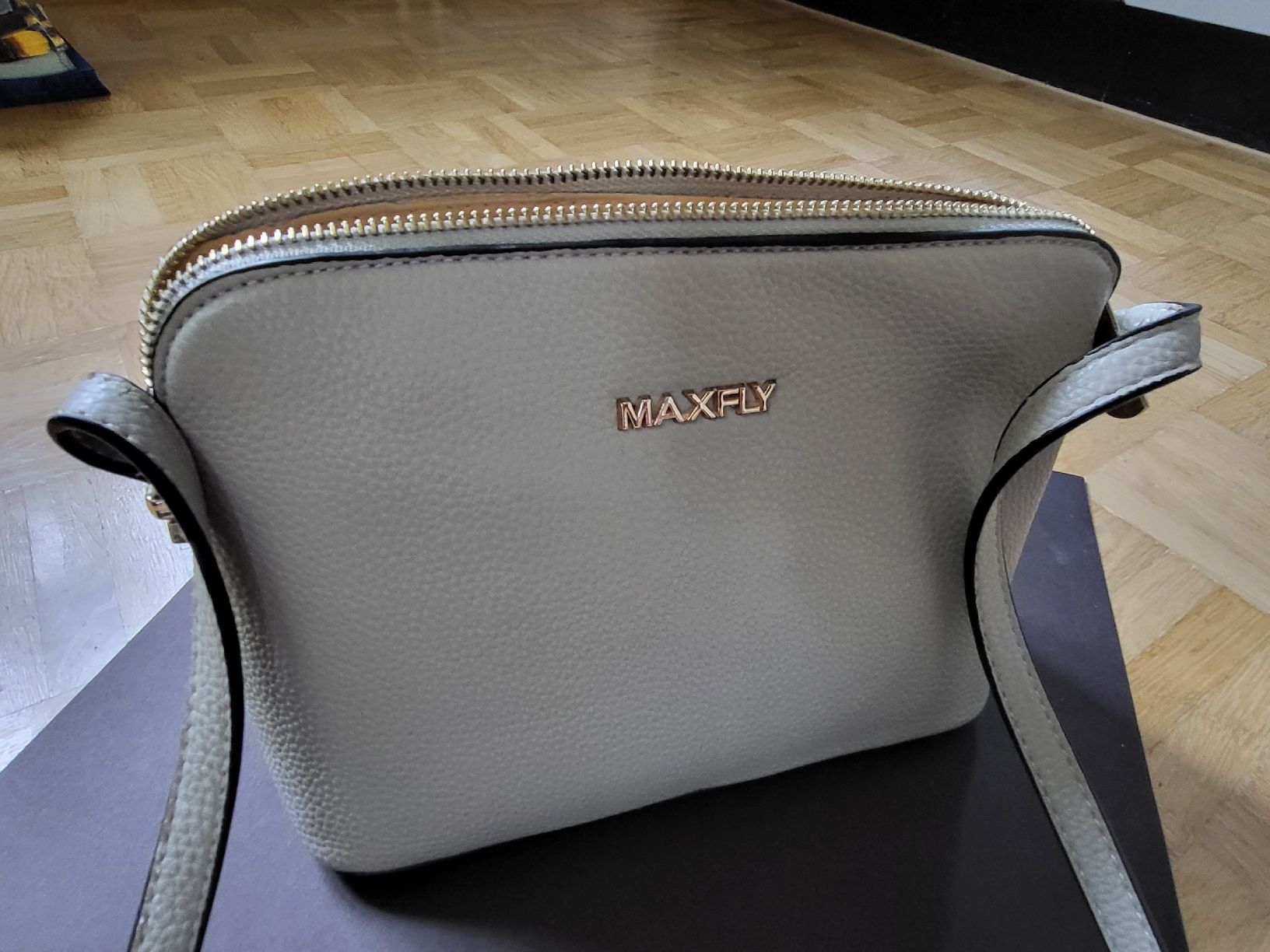 Taschen für Damen: Umhängetasche  MAXFLY – Gebraucht aus stäfa von brandy66