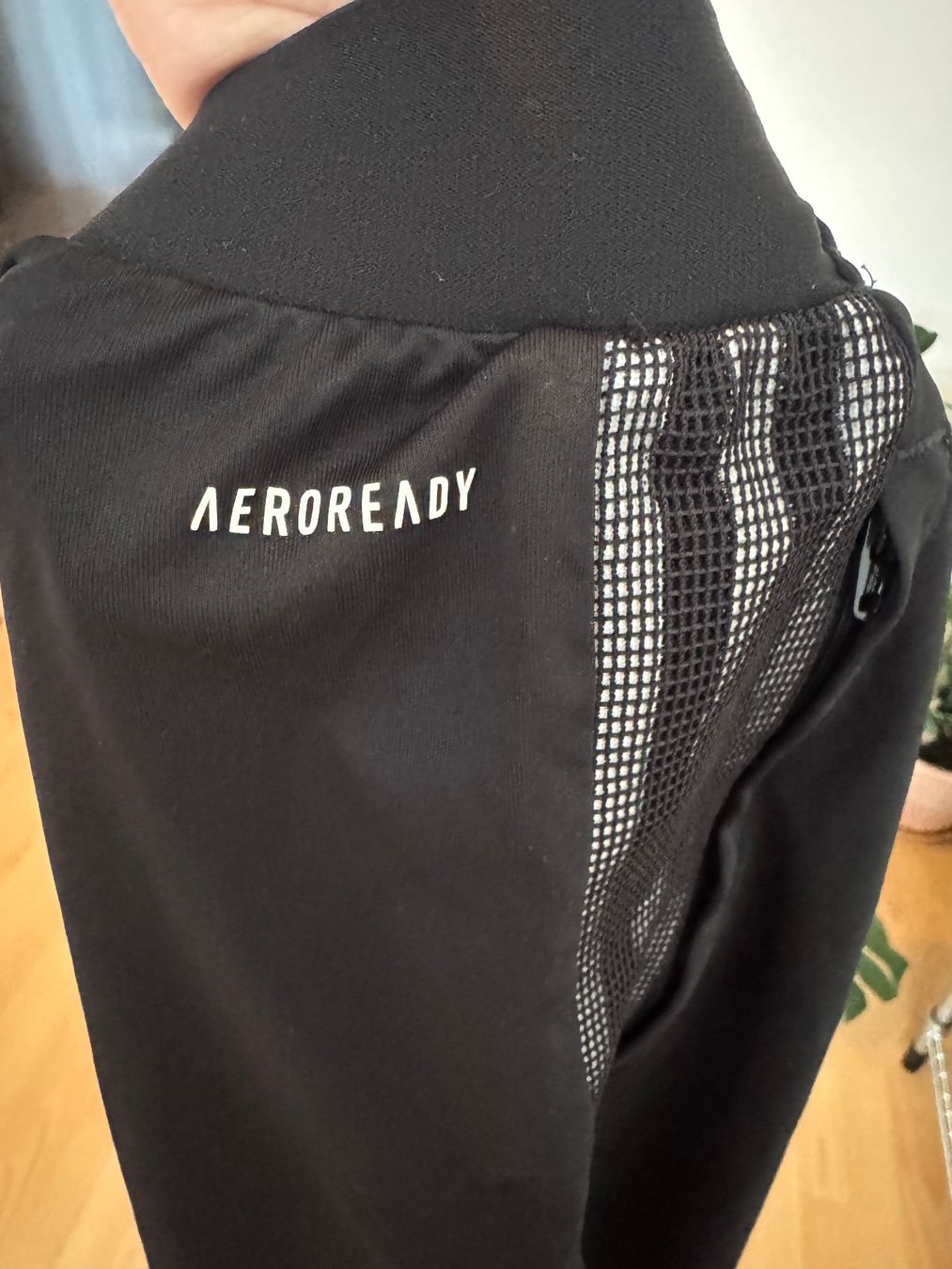 Adidas Pantaloni: Adidas Aeroready Sporthose Gr. L – Usato da zürich venduto da tanike 2
