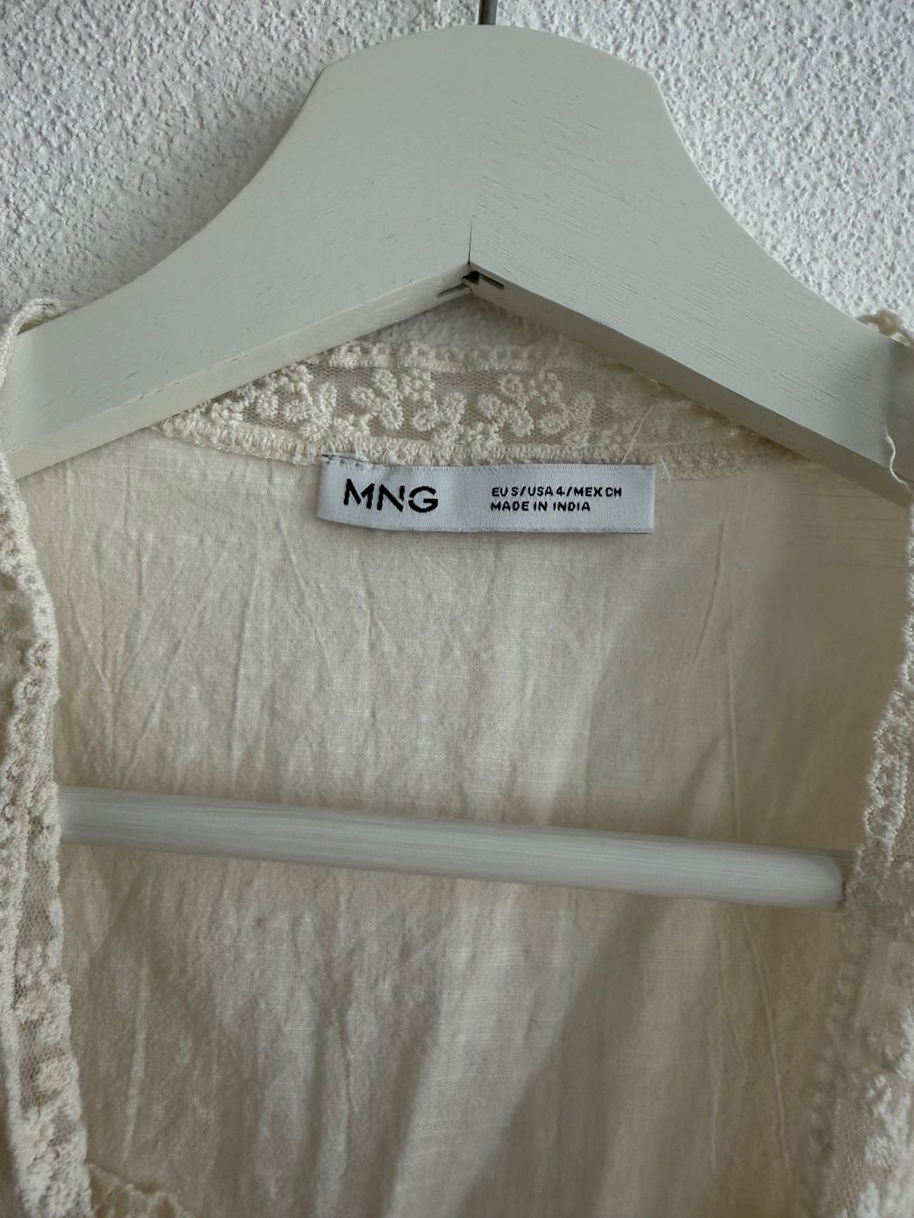 Mango Chemisiers: Mango Bluse mit Rüschen – Neuf (Voir description) à Luzern par maz_jq6n 1