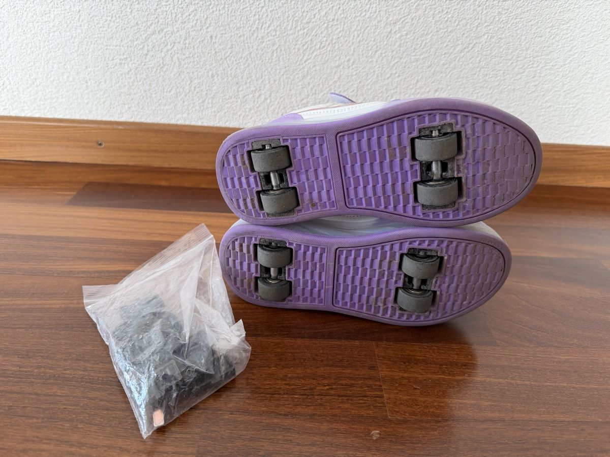 Scarpe per ragazze: Turnschuhe mit Rollen Gr. 34 – Usato da Glattpark(Opfikon) venduto da Glatt19 2