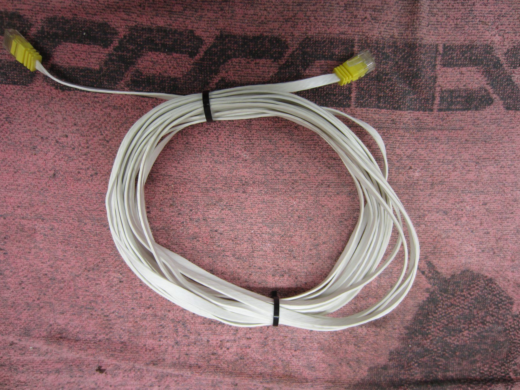 Cavi: Netzwerkkabel, flach, 10 Meter – Usato da Bachenbülach venduto da Fishair