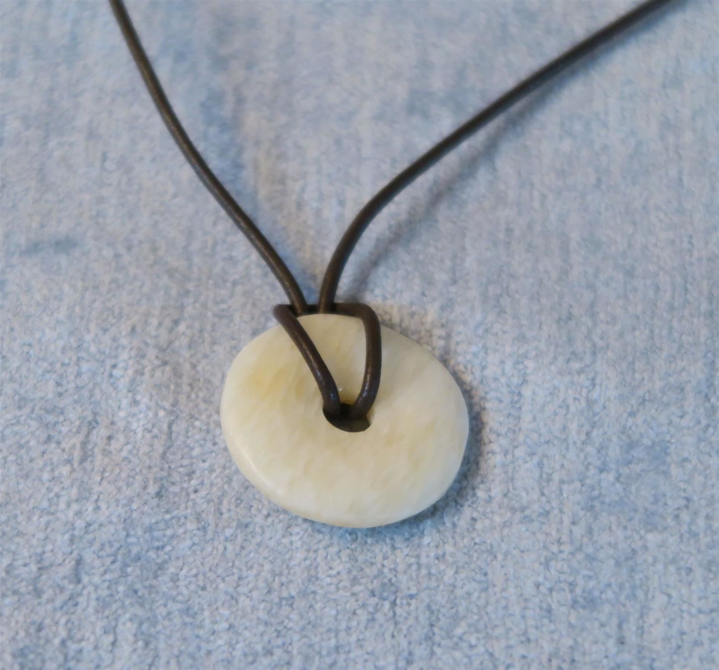 Catenine: Kette mit Anhänger donut Calcit – Nuovo (secondo la descrizione) da Brittnau venduto da marlenestone 1