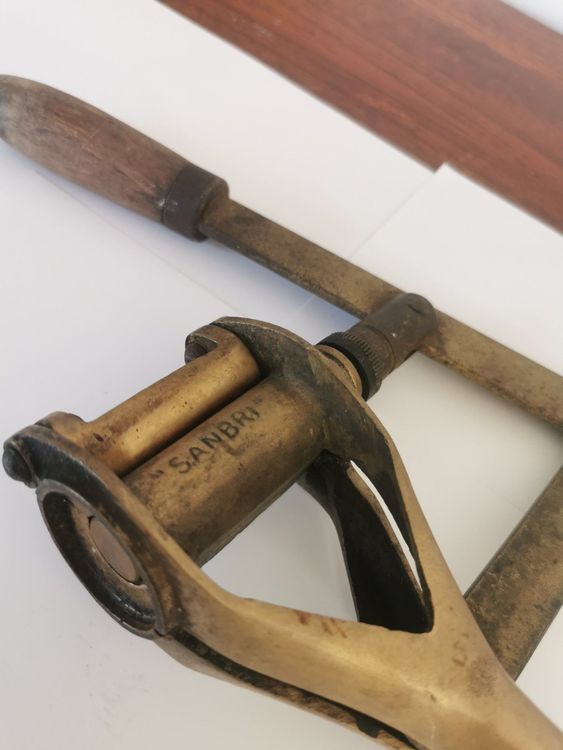 OUTIL ANCIEN, ANCIENNE petite bouchonneuse Sanbri en laiton EUR 9,90 - FR