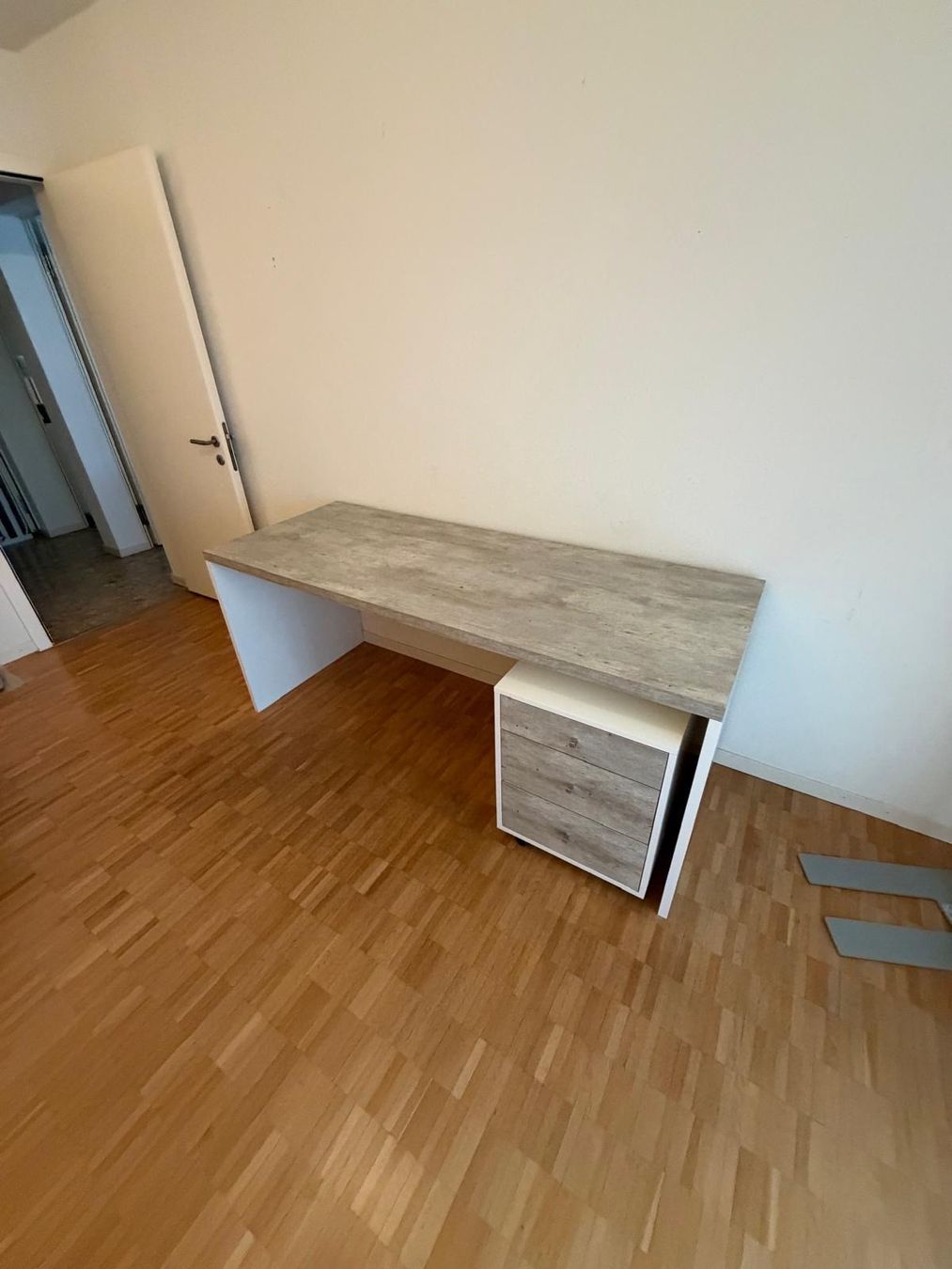 Schreibtische: Bürotisch mit Rollcontainer – Gebraucht aus Bremgarten AG von bbu_vsg9 3