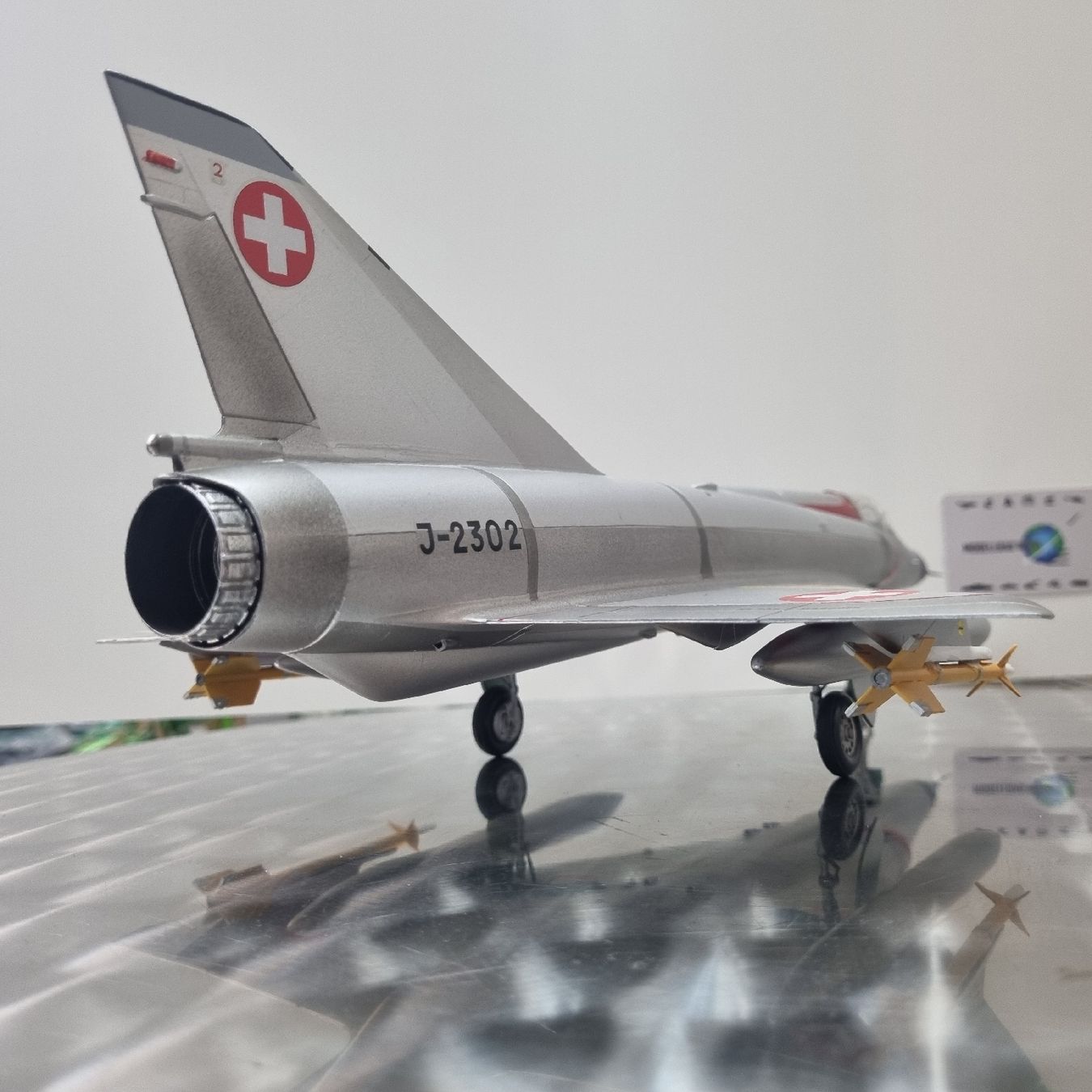 Schweizer Armee Kit di modellismo & Modellini statici: Schweizer Mirage III S J-2302, Flugzeugmodell 1:32 – Nuovo (secondo la descrizione) da Männedorf venduto da Modellbau-wyss 1