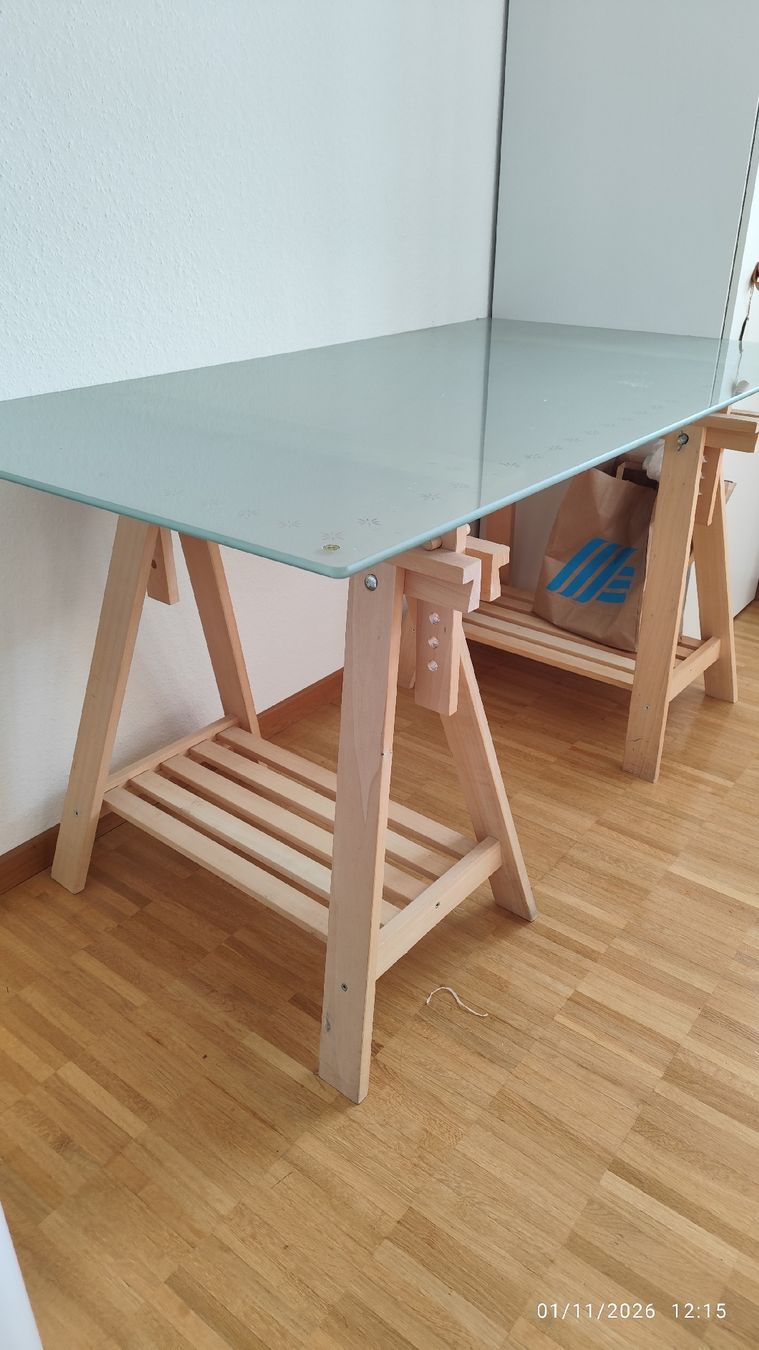 Ikea Scrivanie: Glass top trestle desk IKEA – Usato da Weiningen ZH venduto da ali_cpd5