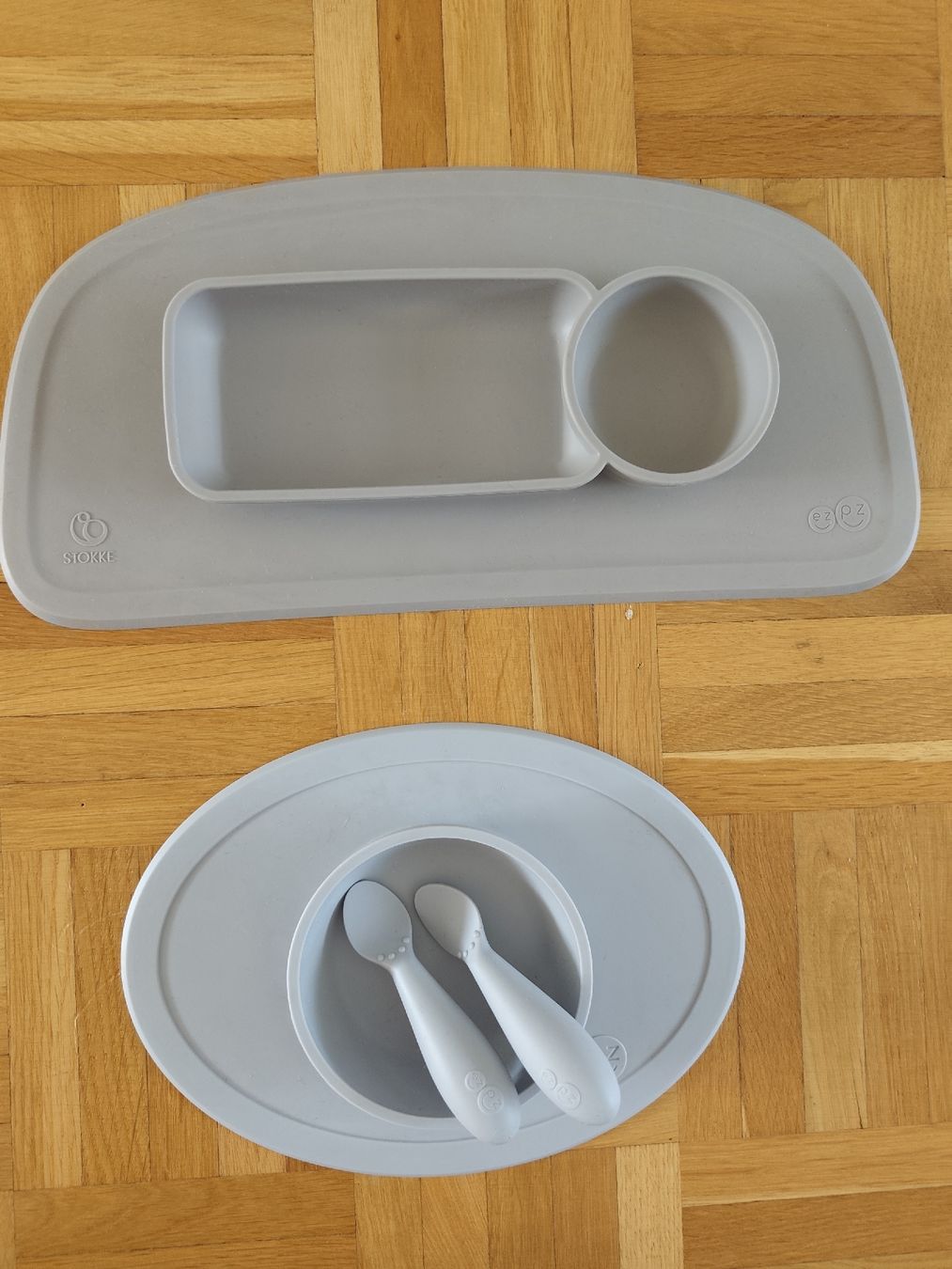 Set di tavolo e panche: platzset stokke ezpz und tiny first ezpz – Usato da Muttenz venduto da Hermesvonthan