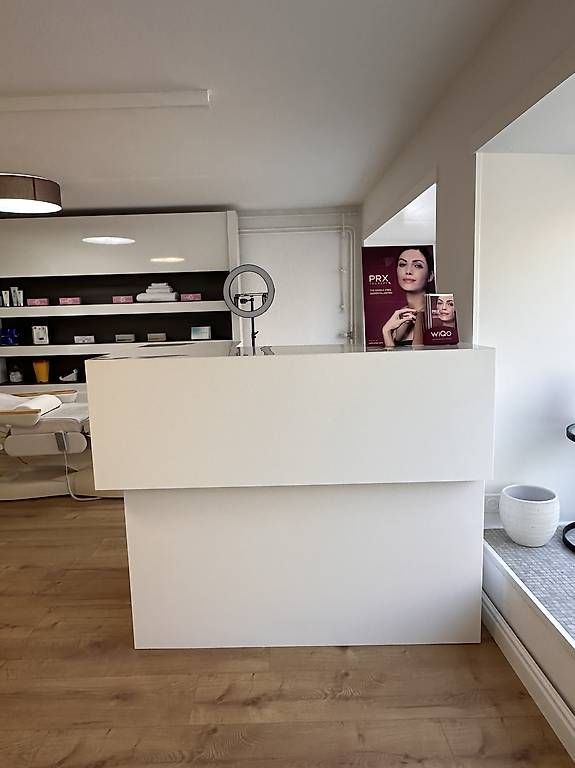 Ladenausstattungen & Messebau: Empfangstheke / Reception Weiss – Gebraucht aus Zürich von mrs_mlp5 3