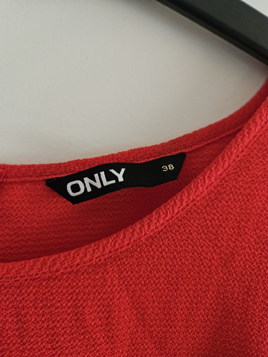 Only T-shirt: T-Shirt von Only in rot – Nuovo (secondo la descrizione) da Ebikon venduto da SecondChance_byM 2