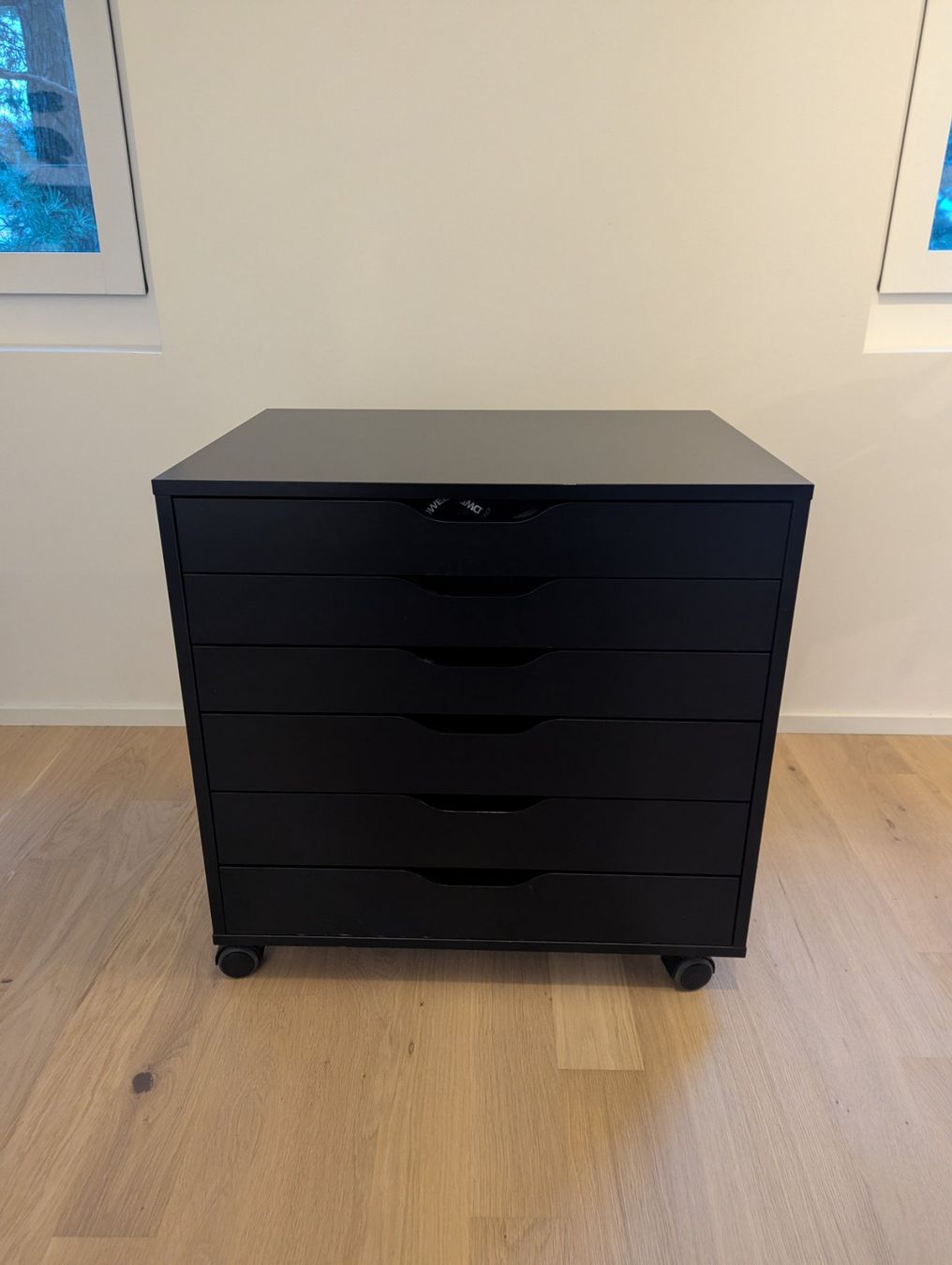 Ikea Commodes: IKEA Kommode schwarz auf Rollen – D'occasion à Wettingen par GinMod
