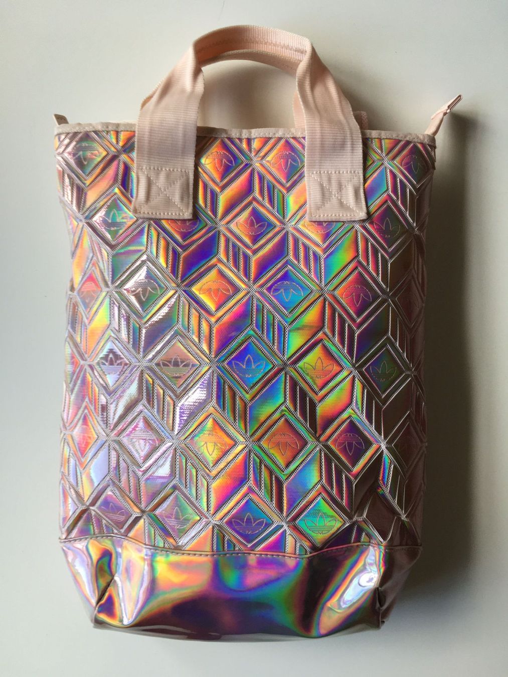 Adidas Zaini: Sac à dos Adidas holographique - édition limitée – Usato da Troinex venduto da Irisglo