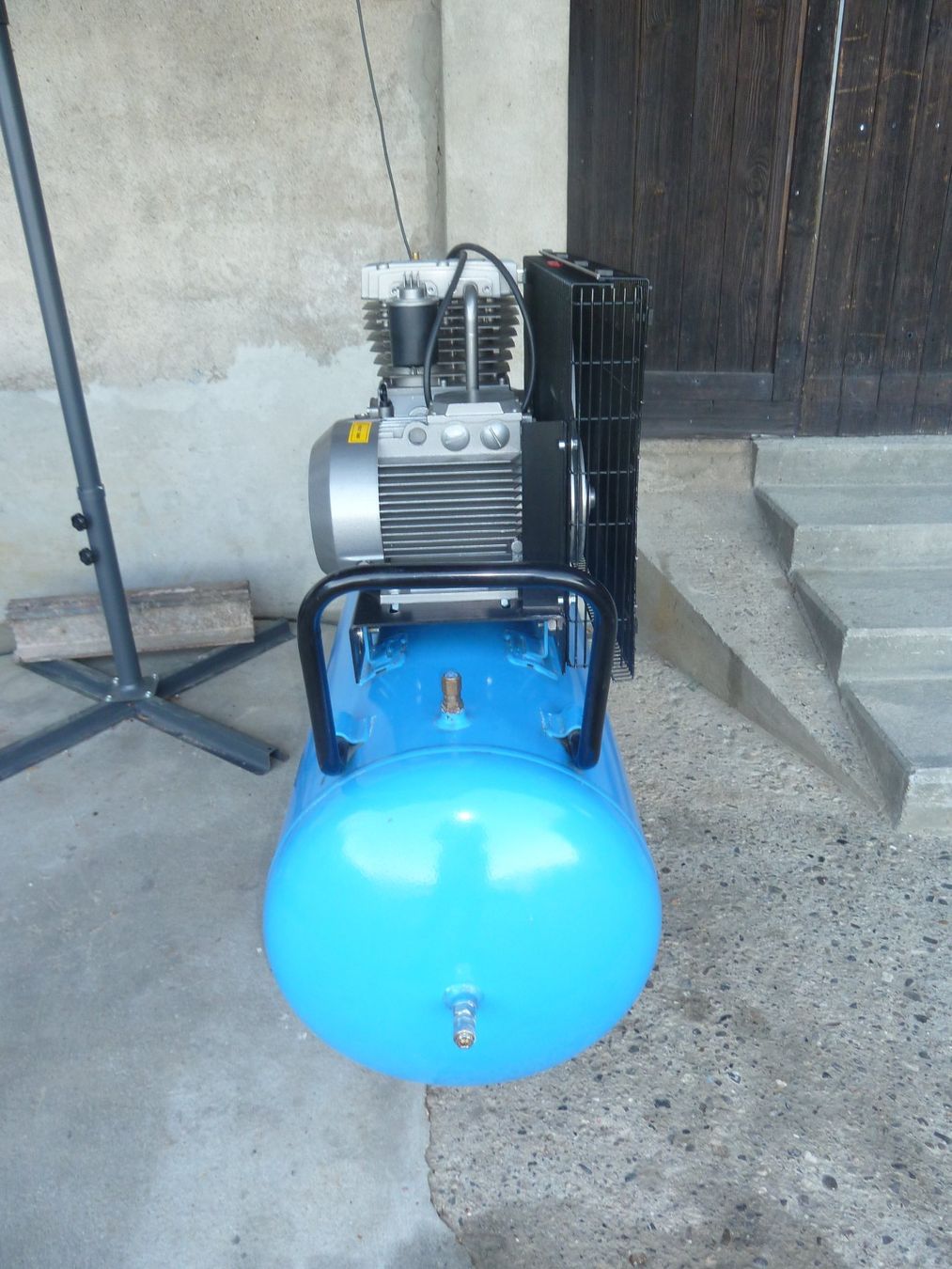 Compressori: Un compresseur de garage de 200 litres – Usato da Russy venduto da Guenefle 2
