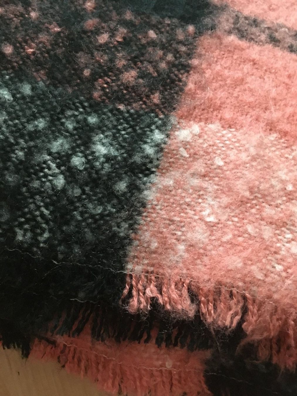 Hallhuber Foulards & écharpes: HALLHUBER Winterschal Bouclé – D'occasion à Muotathal par robin40 7