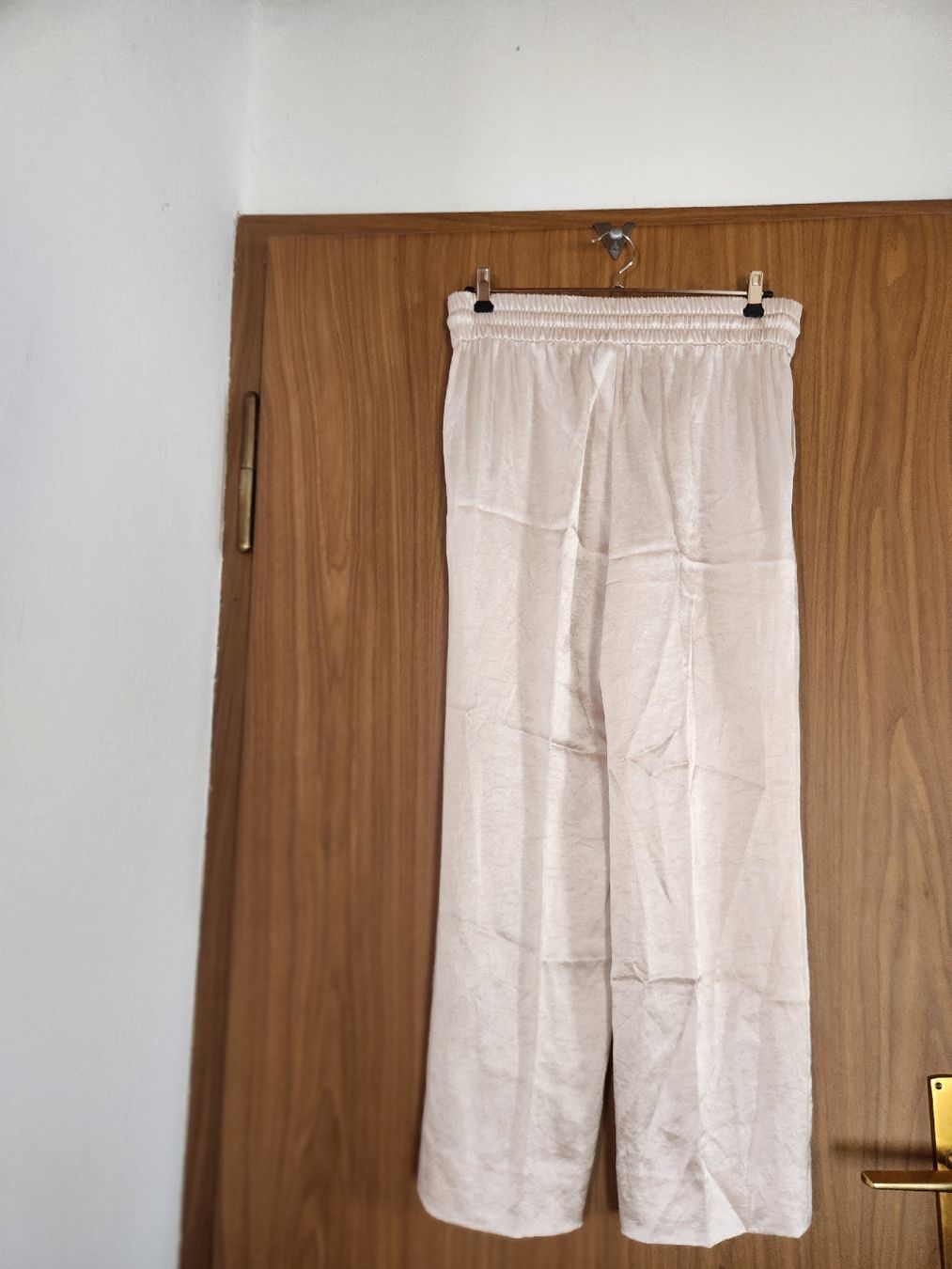 Marc Cain Pantaloni: Pantalon MARC CAIN taille 40  satin – Usato da Niedergösgen venduto da Eva2410 1
