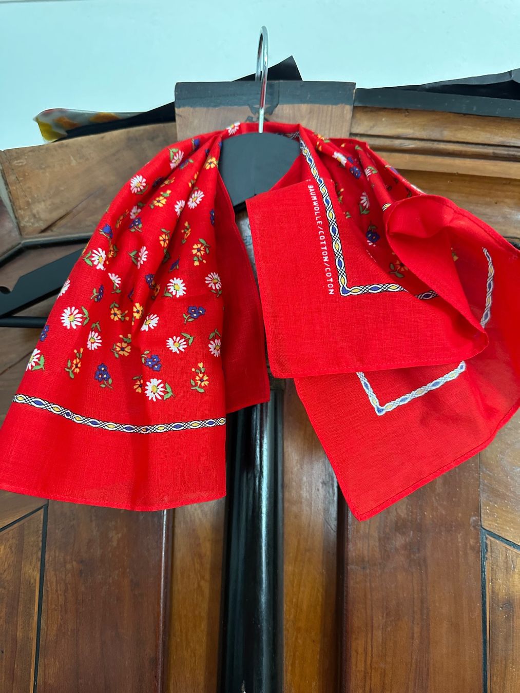Foulard & Sciarpe: Rotes kleines Tuch rot – Usato da Schaan venduto da Hermine2018