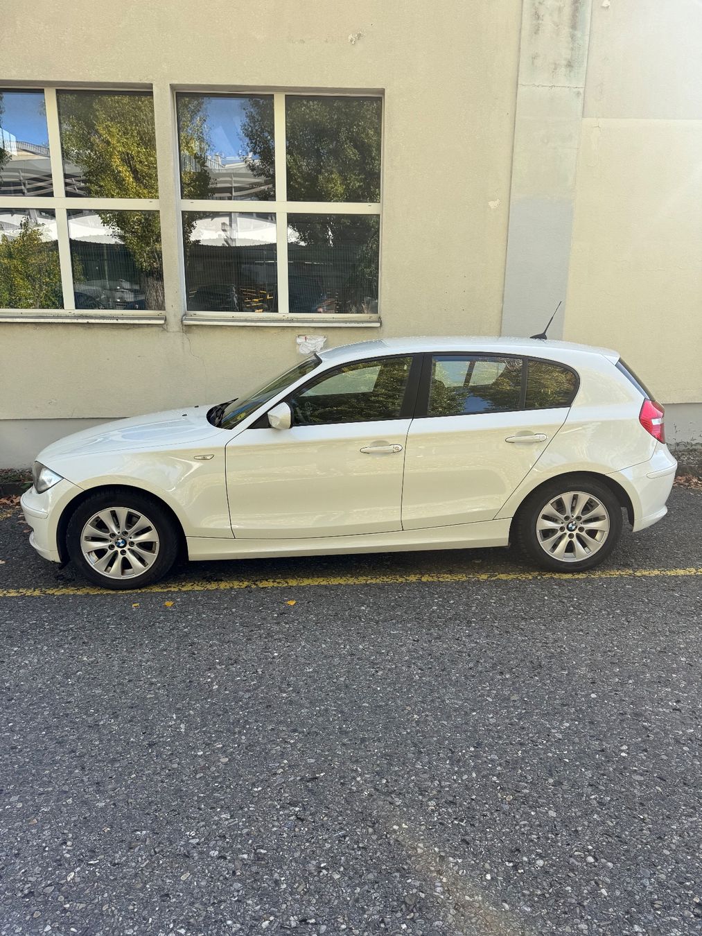 BMW Autos: BMW 118d – Gebraucht aus Fribourg von inf_n9kg 1