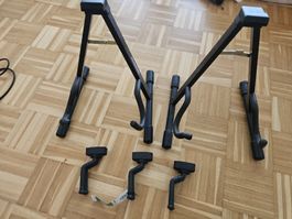 2 Gitarrenständer und 3 Hängeelemente