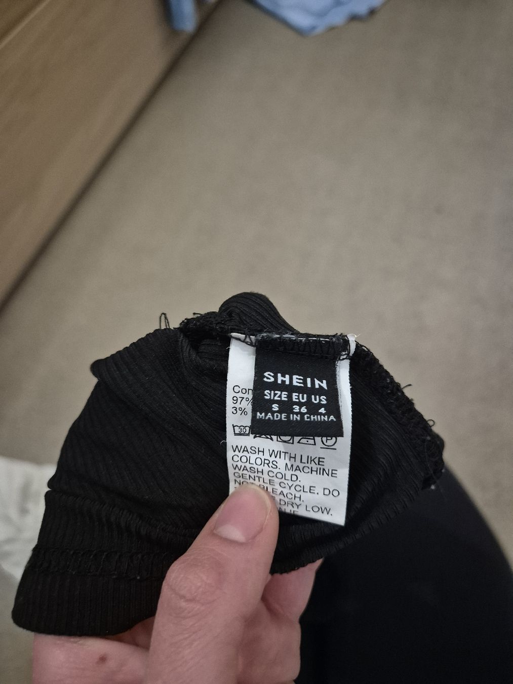 Shein Lots de vêtements: Kleiderpaket Croptops – D'occasion à Schlieren par nat_76vd 4