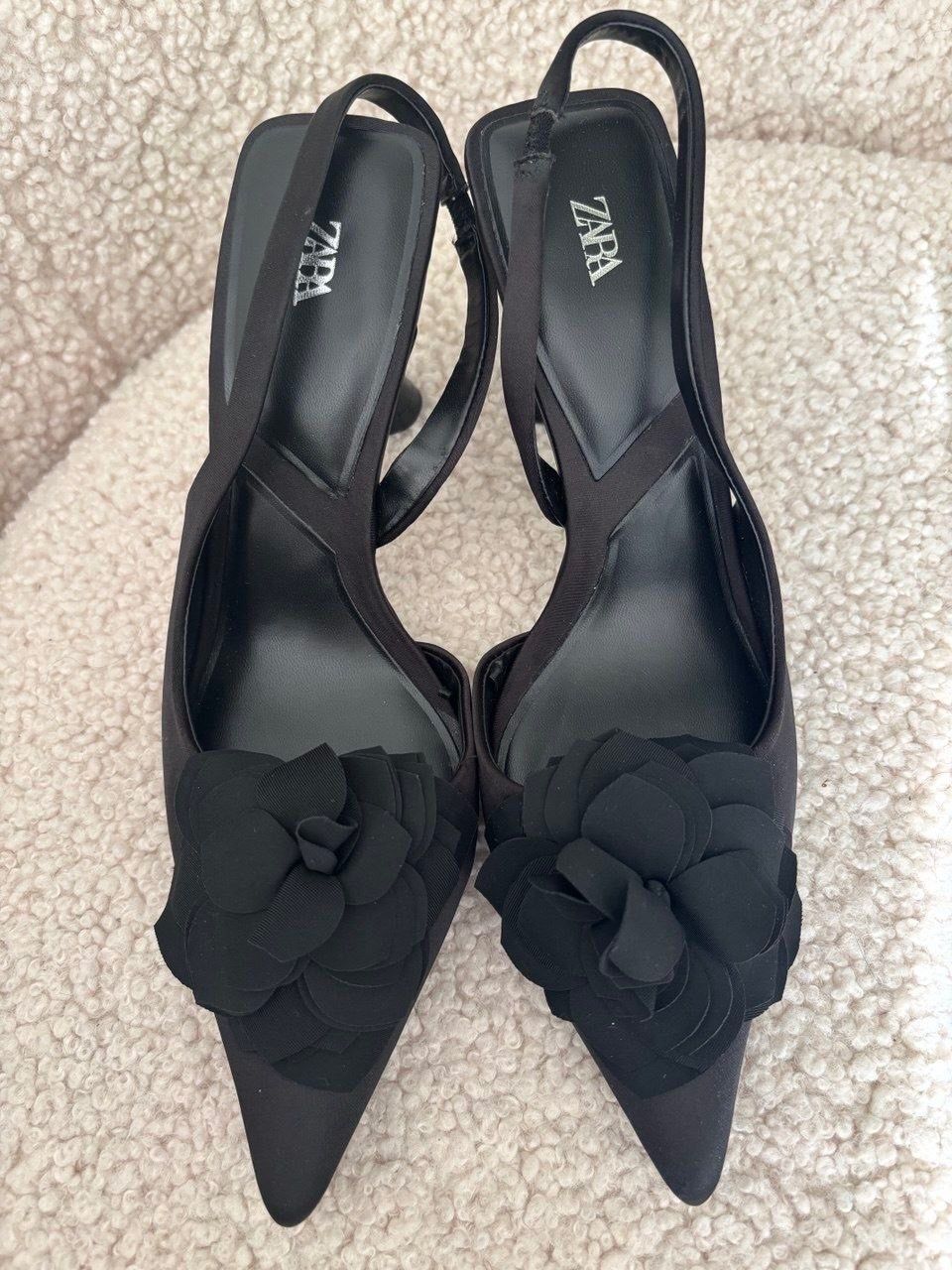 Zara Damenschuhe: Damen Pumps Zara – Neu (gemäss Beschreibung) aus Bern von ViksiBash