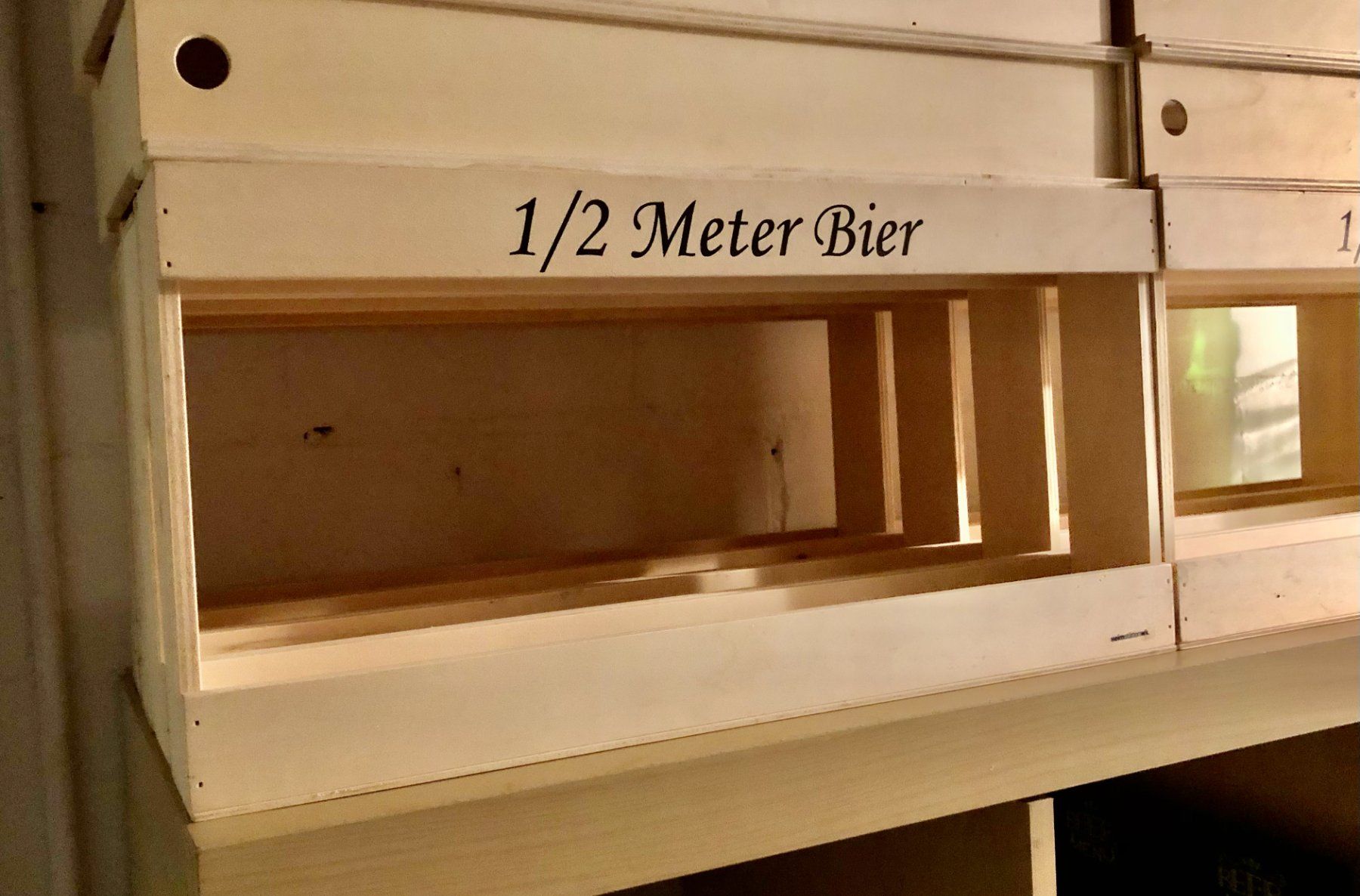 Articoli in legno: Holzfassung "Halber Meter Bier" – Nuovo (secondo la descrizione) da Buchs SG venduto da Handyman77