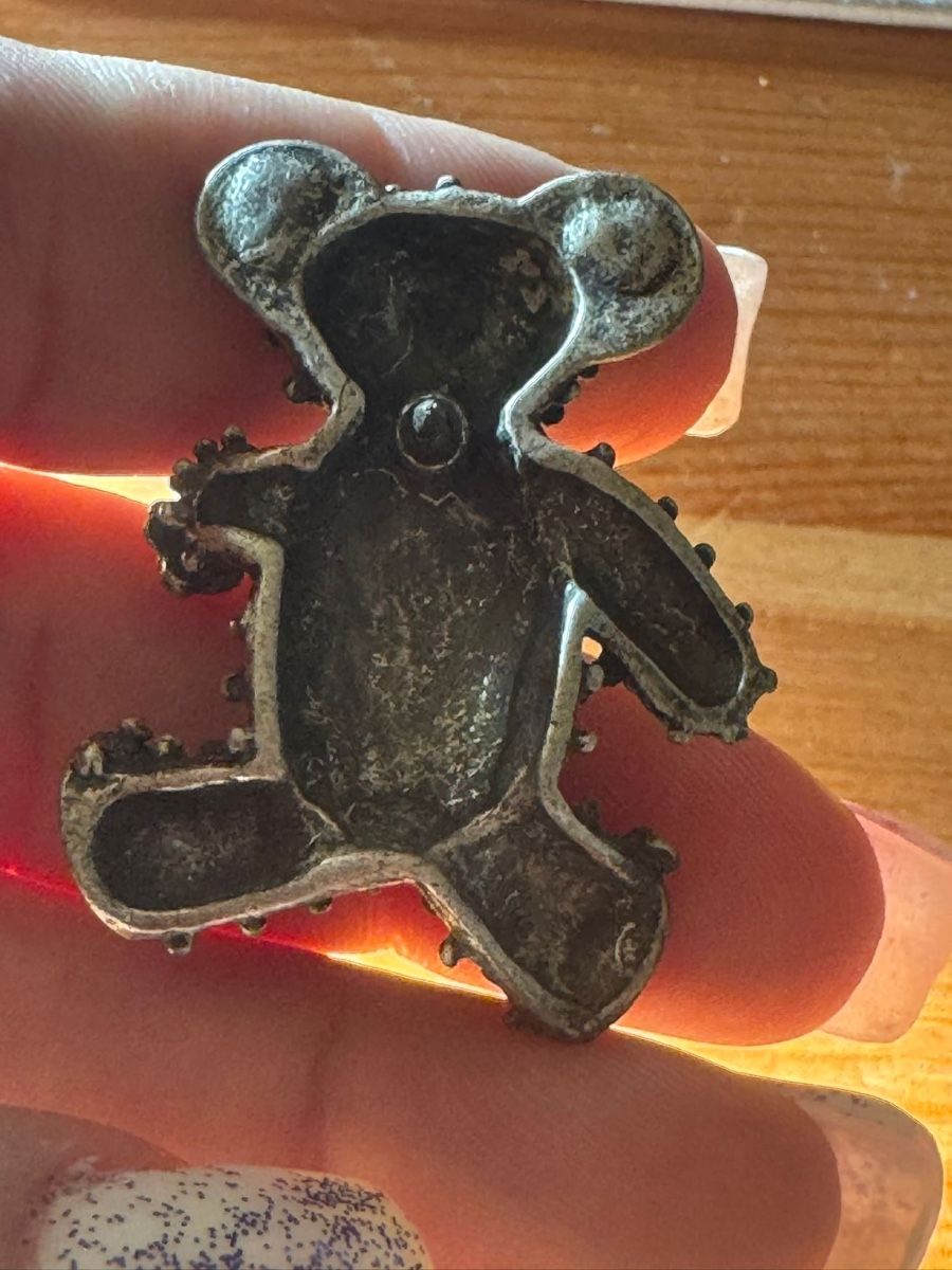 Statuette: Verkaufe ein Pin in vorm von einem Teddybär  – Usato da Basel venduto da Ajscha7o1 2