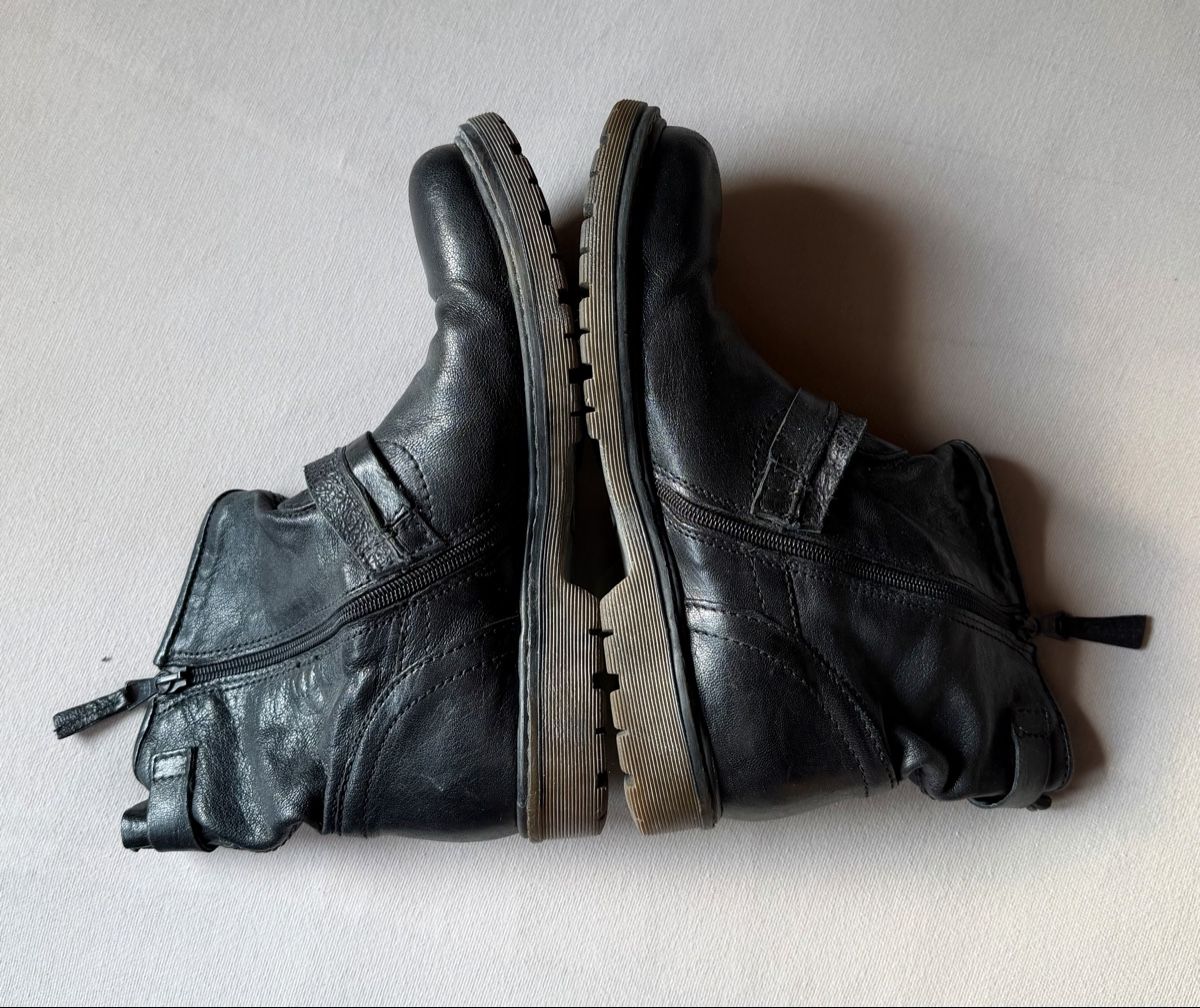 Mjus Scarpe da donna: Schwarze Lederstiefel von mjus , Gr. 40 – Usato da Walchwil venduto da BackstageBruder 2