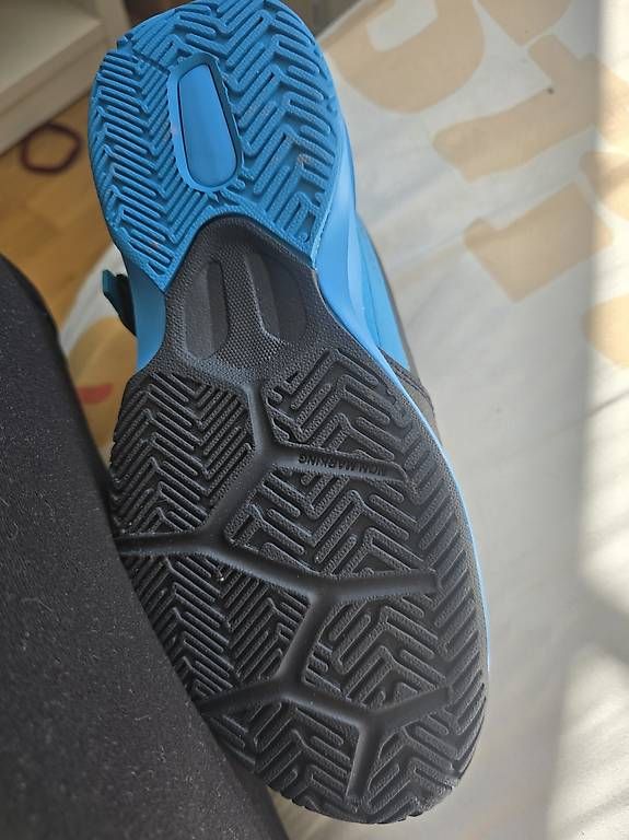 Schuhe für Jungen: Neue Hallenturnschuhe gr. 34 – Gebraucht aus Therwil von JosefinaV 1