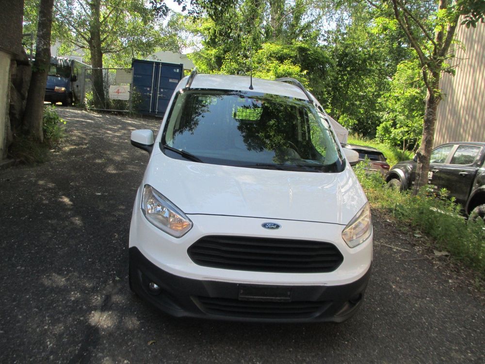 Ford-Courier 3