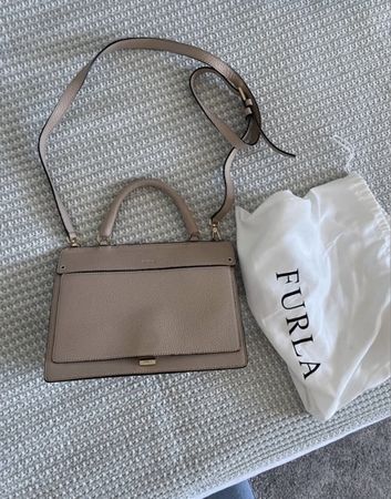 Furla Tasche in Beige, sehr elegant, wie neu!