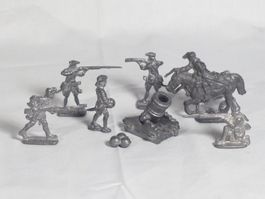 6 Zinnsoldaten mit Kanone