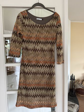 Elegantes Kleid mit Zickzackmuster, Gr. M - Herbstchic! (53)