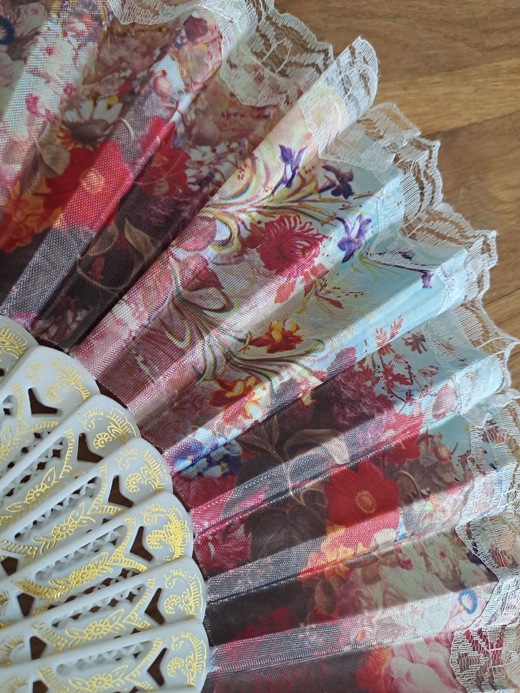 Alle Dekorationen: Sommerlicher Fächer mit Blumenmuster & Spitze, Top! – Gebraucht aus Münchenbuchsee von Babsique 1