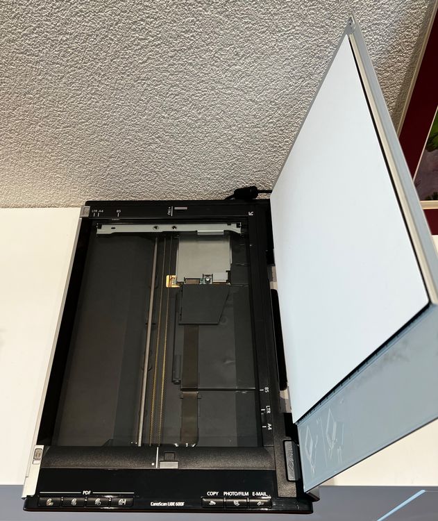 Portabler Scanner Canon CanoScan LiDE 600F Kaufen auf Ricardo