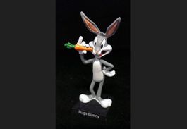 Looney Tunes Figur Bugs Bunny mit Rübe, auf Sockel, WB, neu