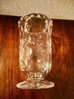 Kristall-Vase mit floralem Muster.