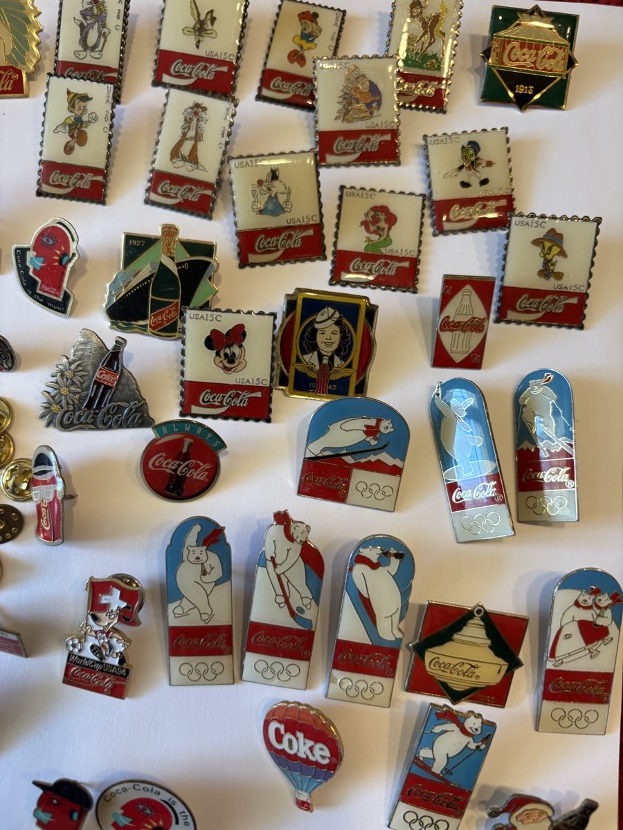 Broschen & Nadeln: Mehr als 40 Stuck coca Cola Pins – Gebraucht aus Murten von Tzaugg 7