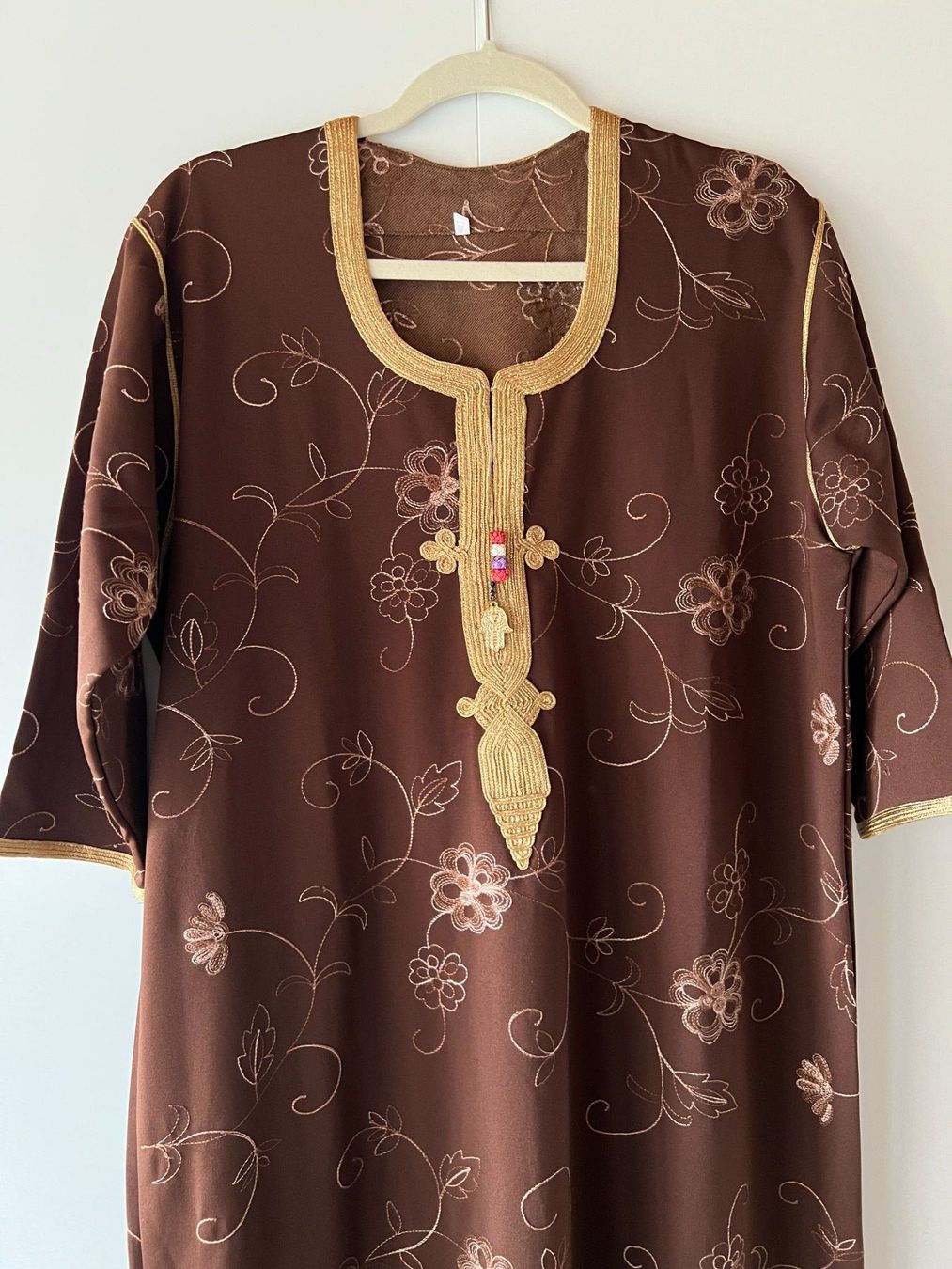 Kleider: Caftan marron et doré, brodé taille M-L neuf – Neu und originalverpackt aus Granges (Veveyse) von Hey-ya