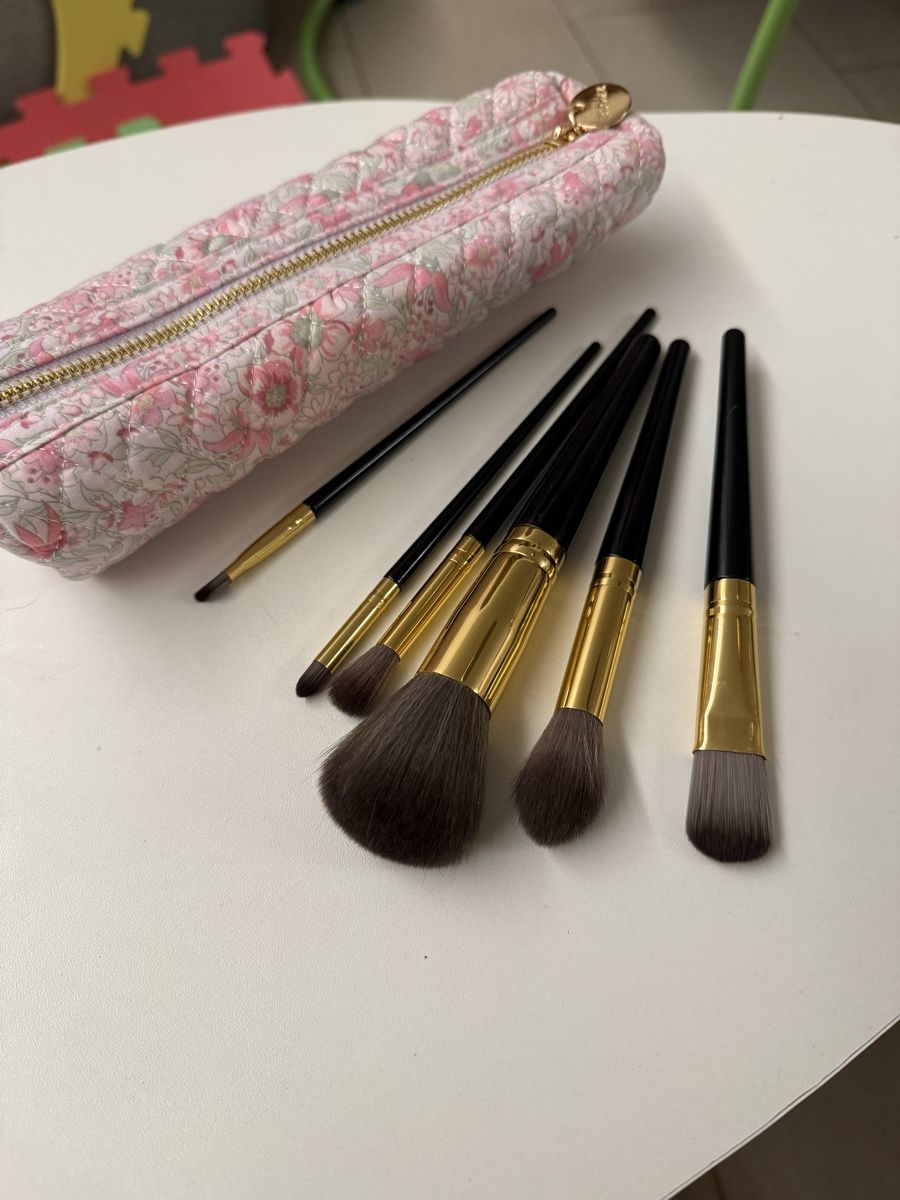 Make-up: New make up brushes set – Nuovo (secondo la descrizione) da Mendrisio venduto da ketolin
